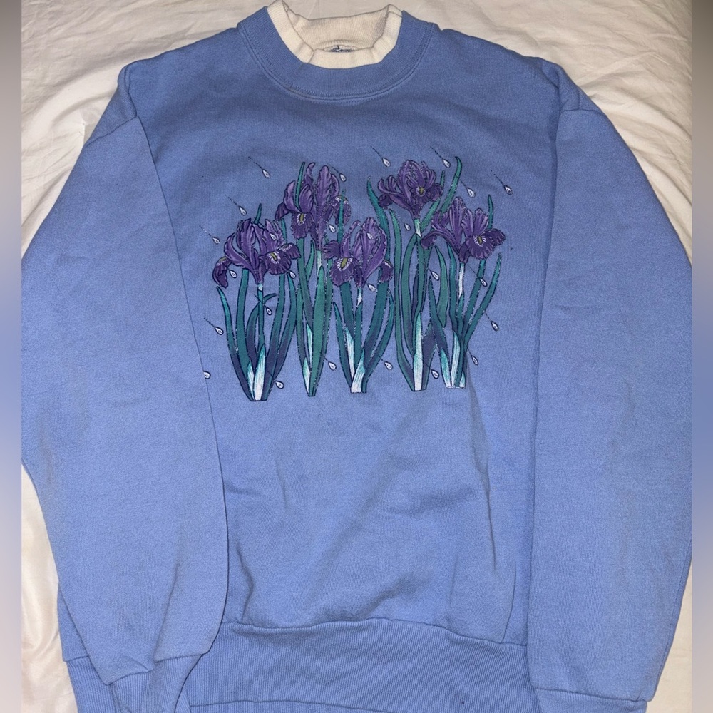 Flower crew neck